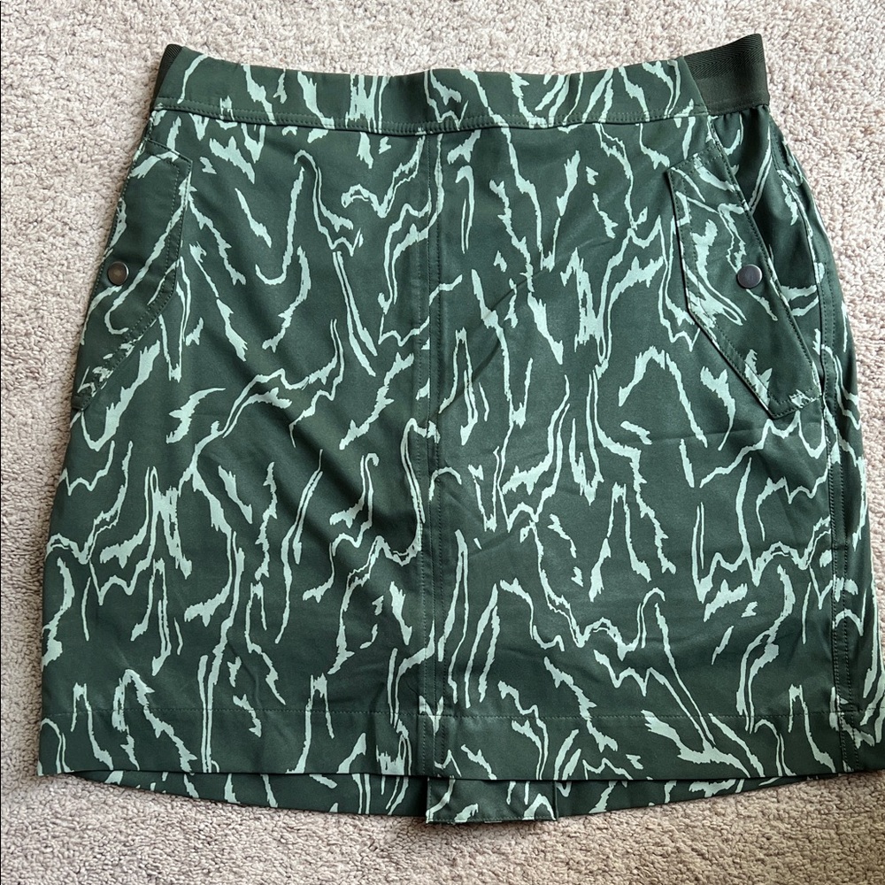 Athleta Green Patterned Skort - image 1